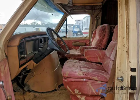 1985 Ford Econoline E350 Cutaway Van z USA, uszkodzony, nr VIN 1FDKE30L7FHA30768